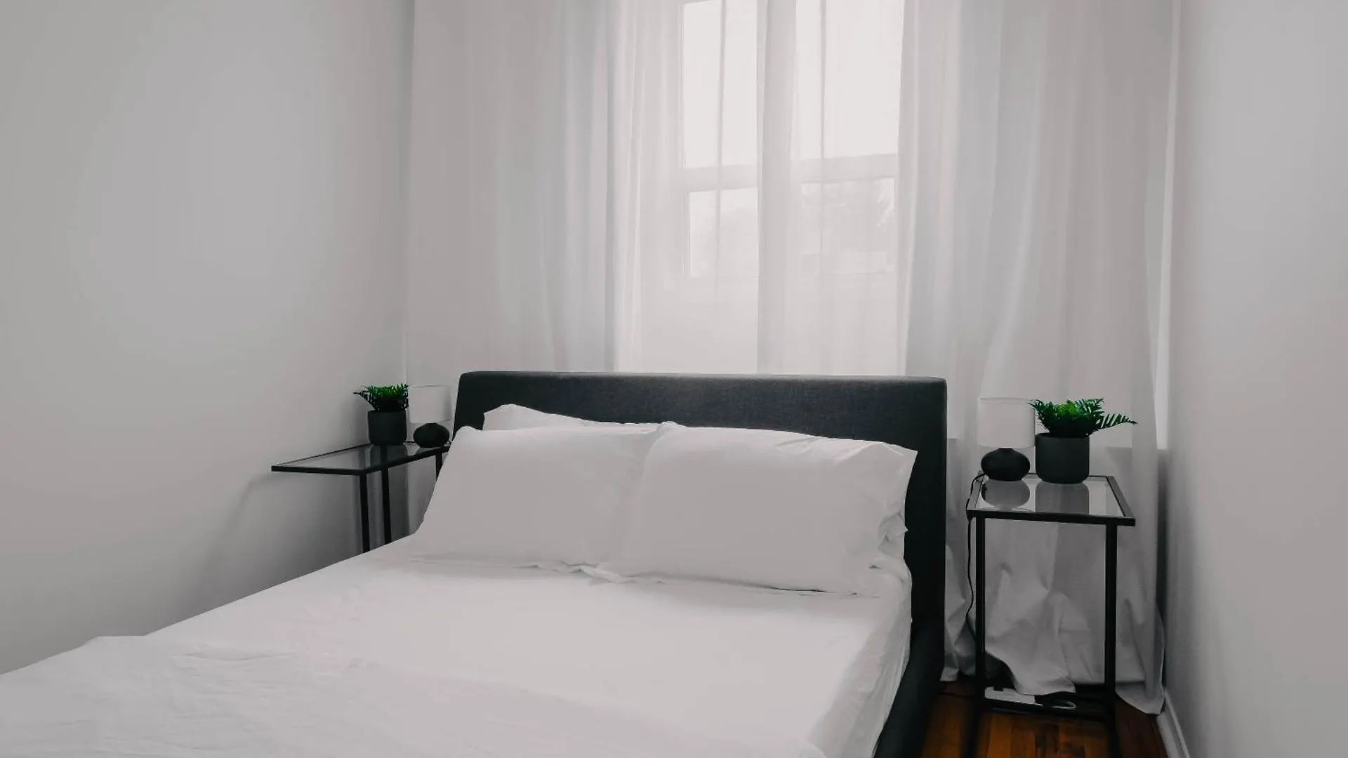 Hotel Lum The Queen Toronto